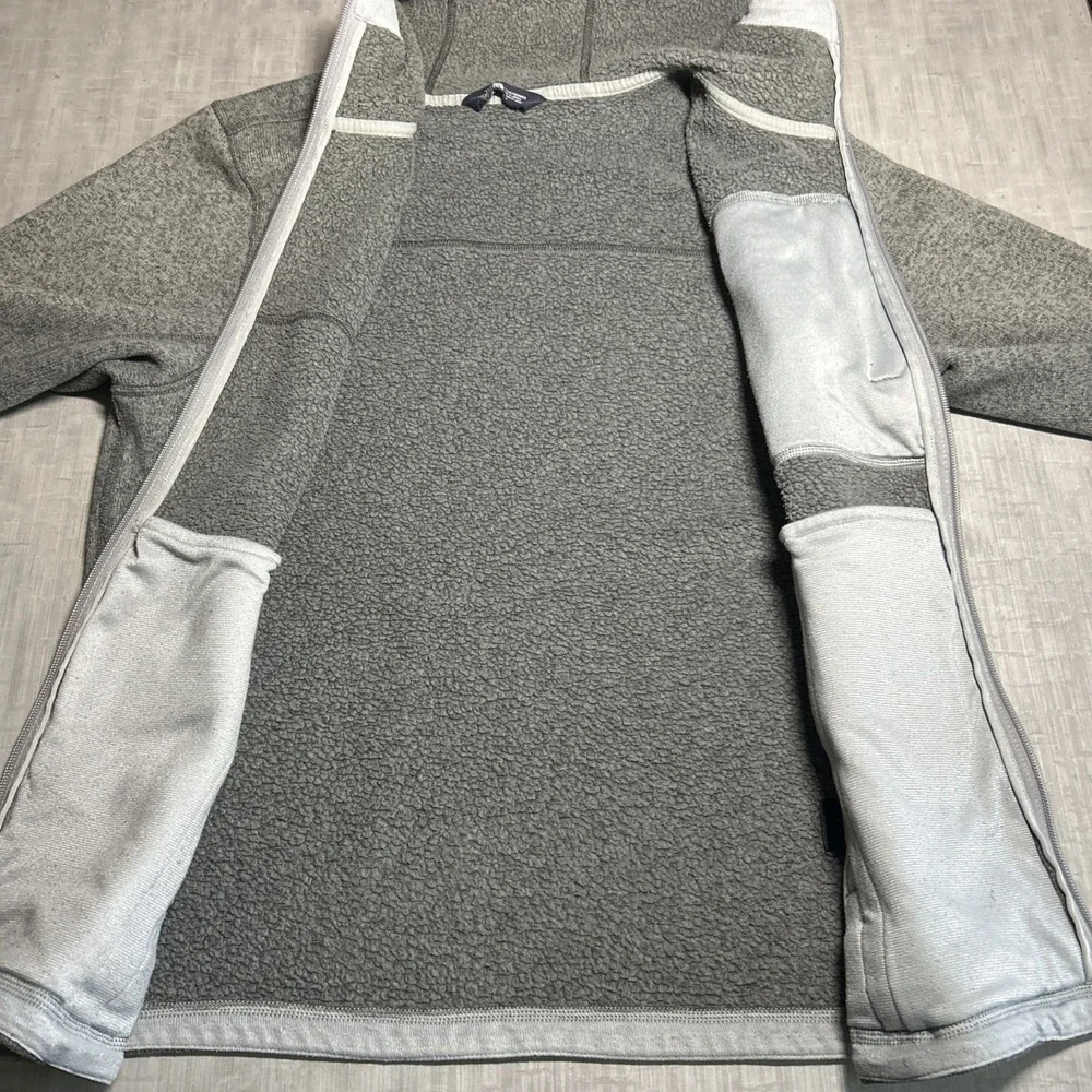 The North Face Mens Medium Hooded Fleece Jacket Gray Full Zip Pockets NF0A3O5J